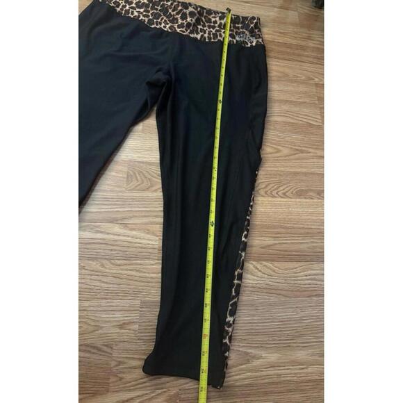 Bebe Sport Leopard Capri Leggings Size 1X - Picture 3 of 7